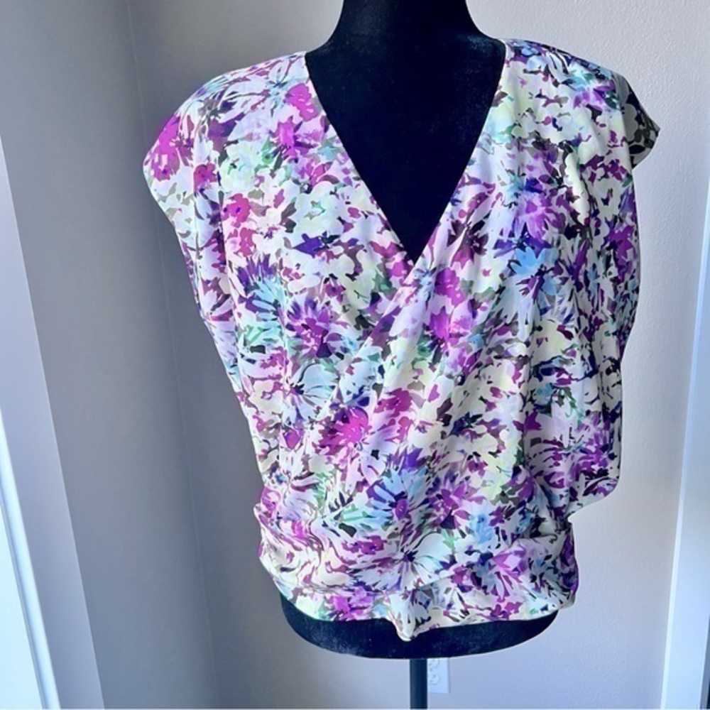 Cabi cropped Eden floral wrap style blouse size medium